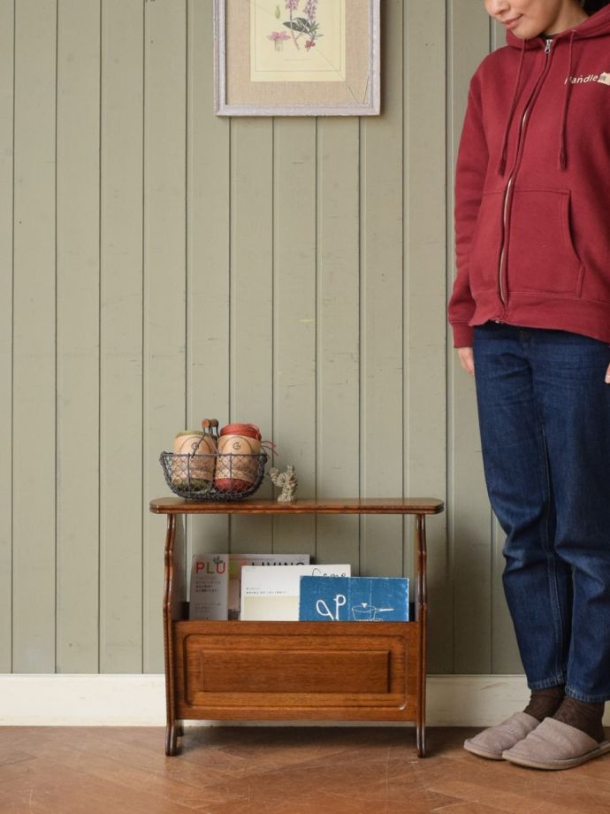 アンティークのおしゃれなマガジンラック