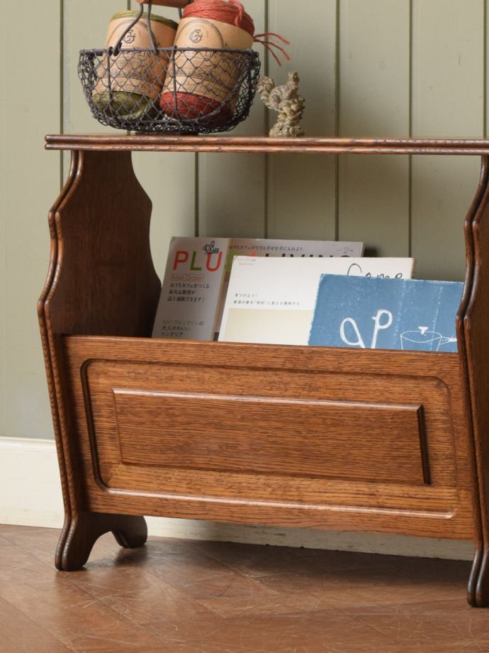 おしゃれなマガジンラック、サイドテーブルにもなるアンティーク家具(j