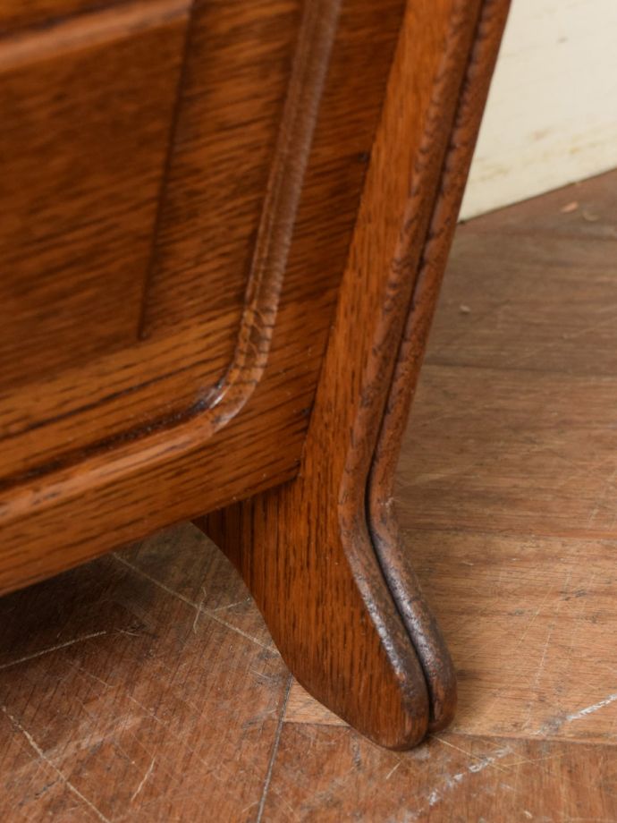 マガジンラックの脚