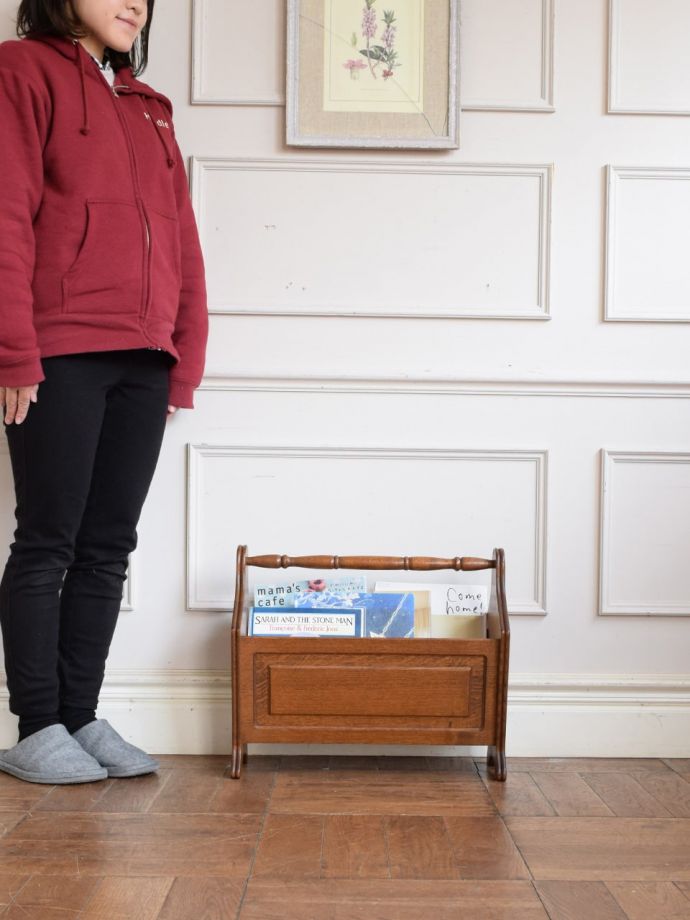 アンティークのおしゃれなマガジンラック