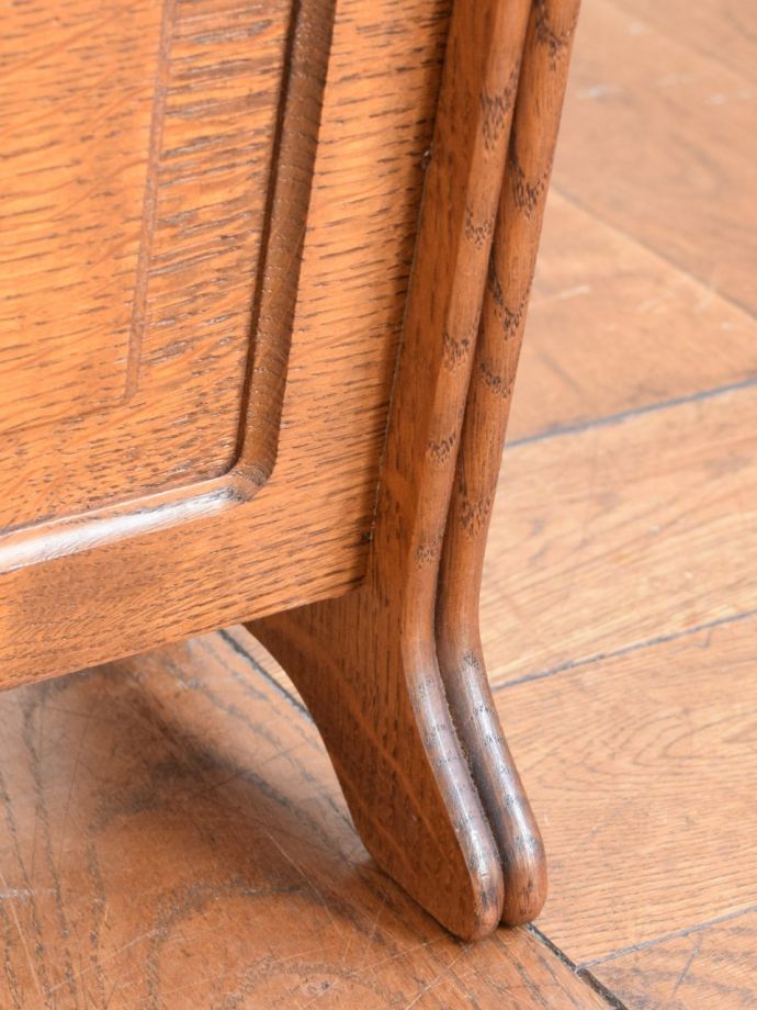 マガジンラックの脚