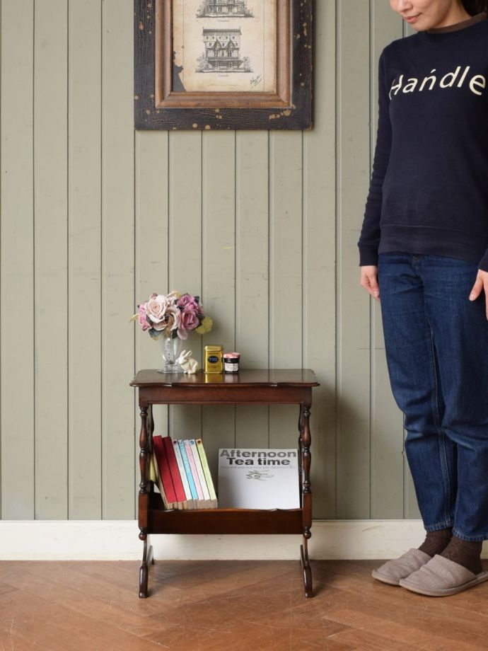 アンティークのおしゃれなマガジンラック