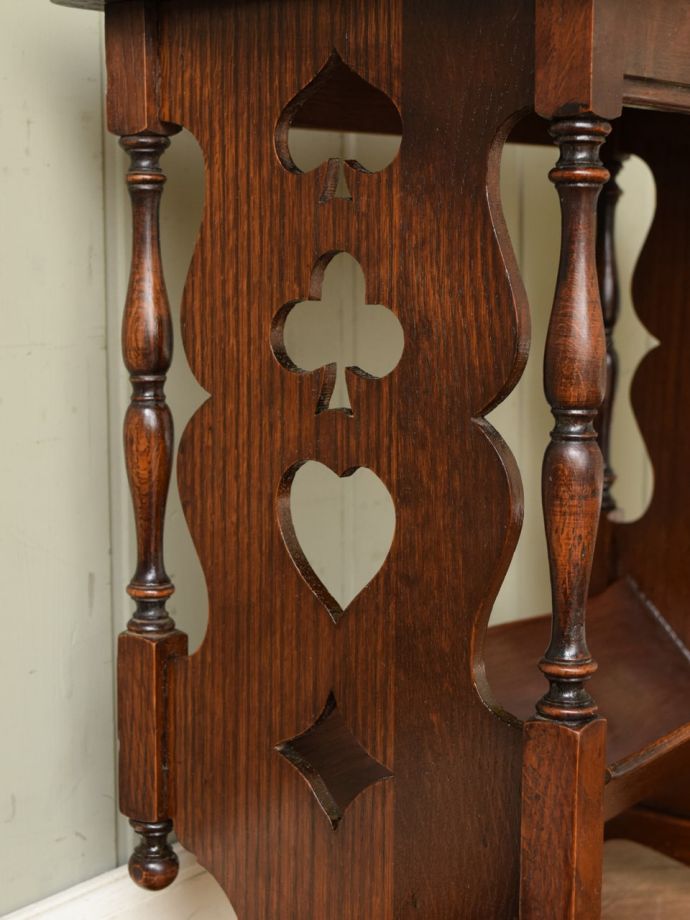 アンティーク家具らしい装飾