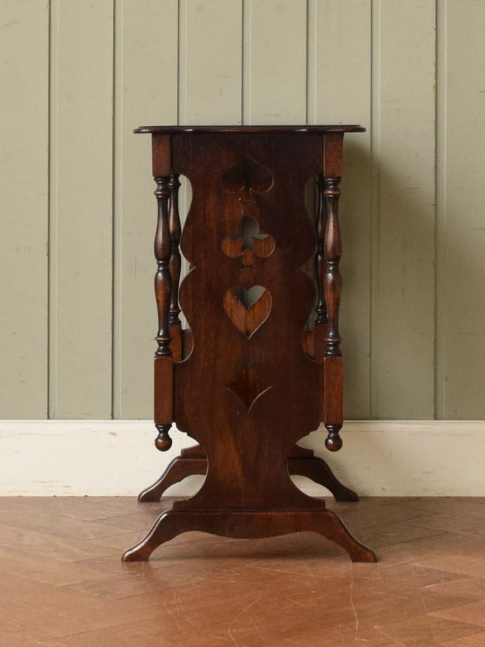 マガジンラックの側面