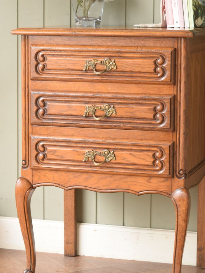 フランスアンティーク家具らしさが漂う装飾