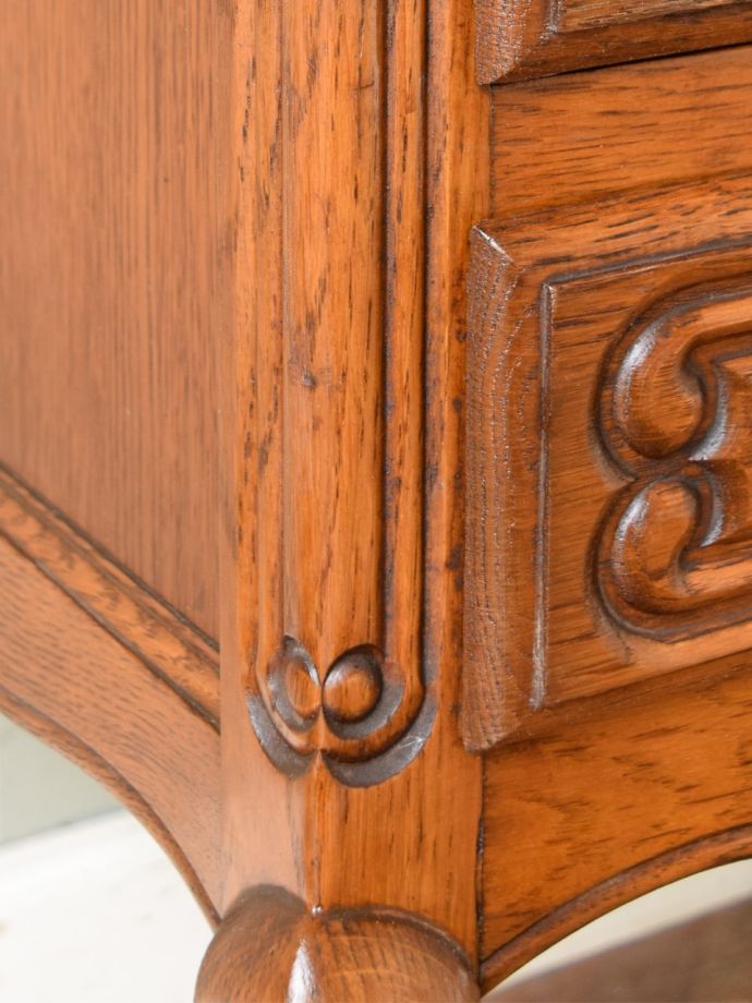 アンティーク家具の装飾