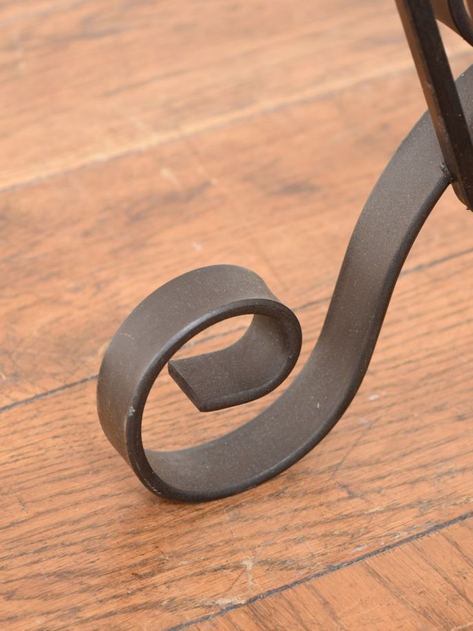 マガジンラックの脚