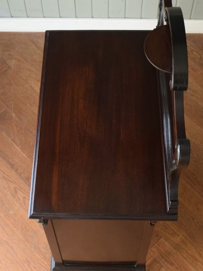 アンティークキャビネットの天板