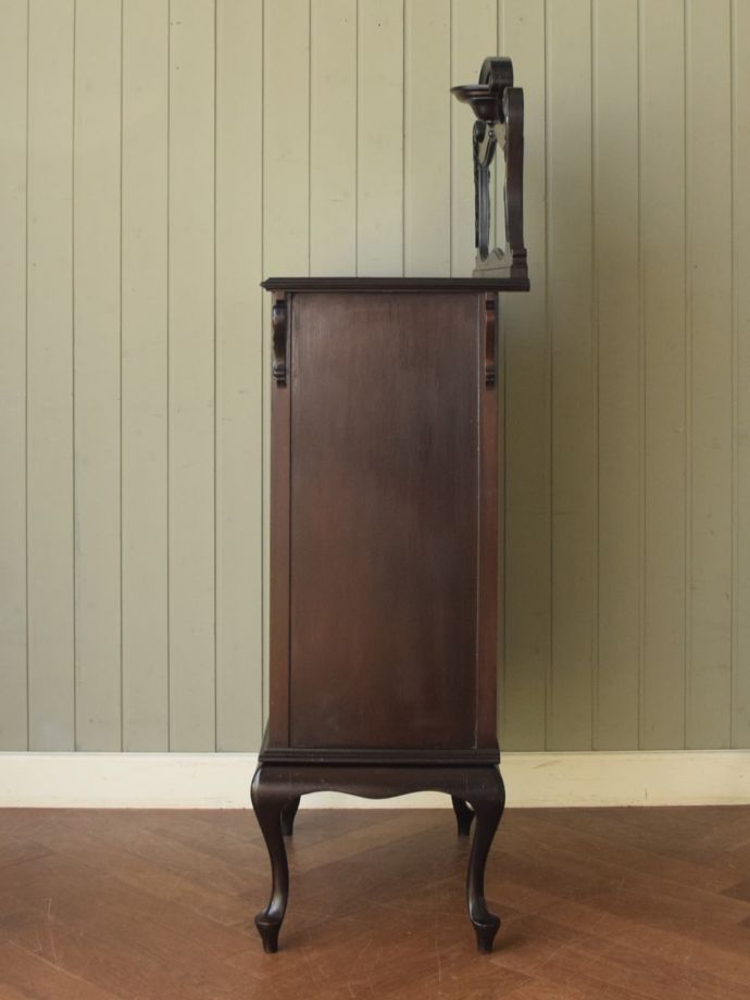 キャビネットの側面