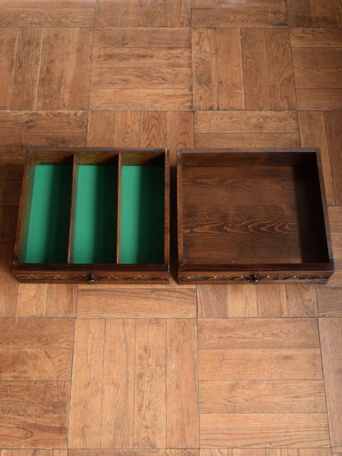 アンティークのキャビネットの引き出し