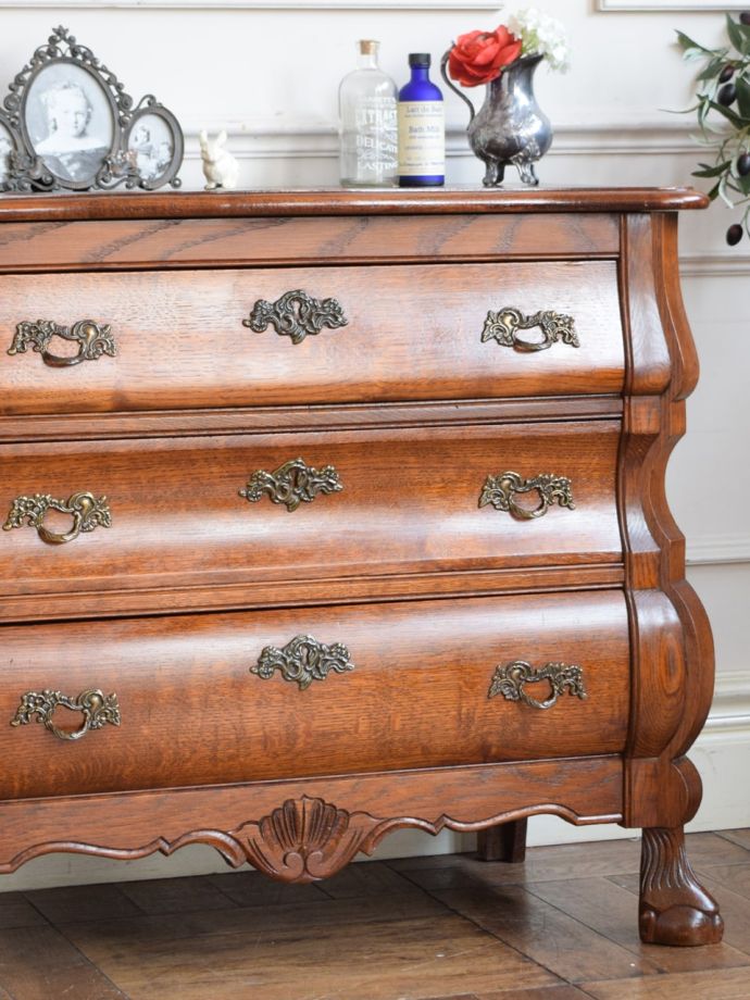 アンティークのコモードの魅力