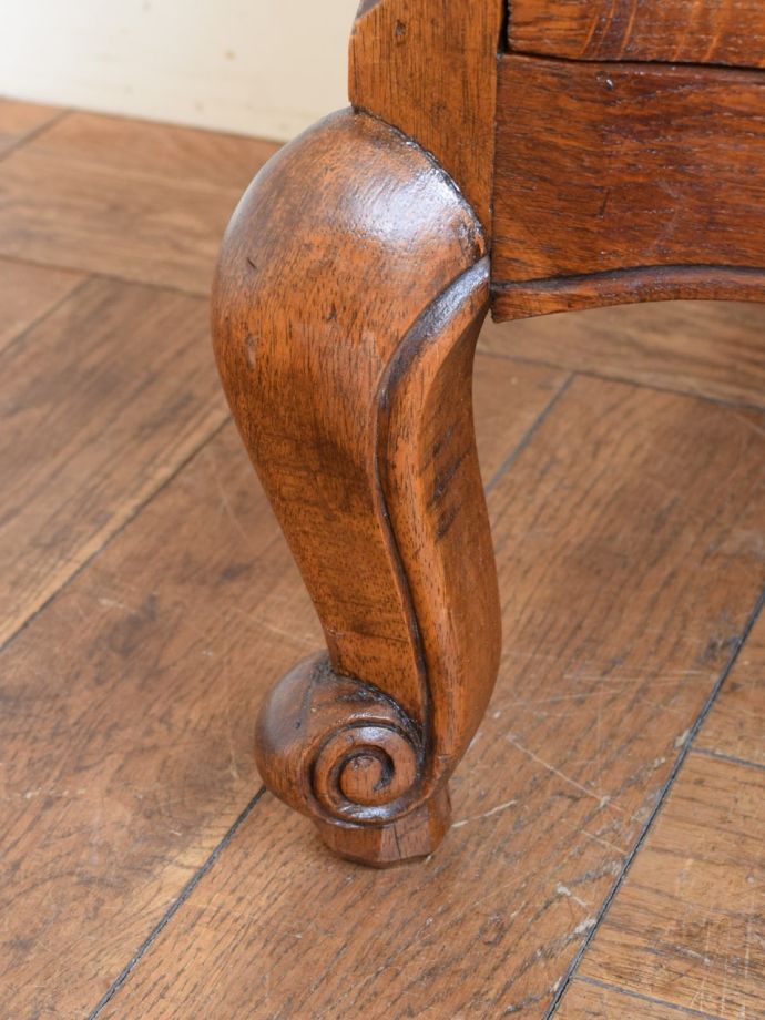 アンティークチェストの脚