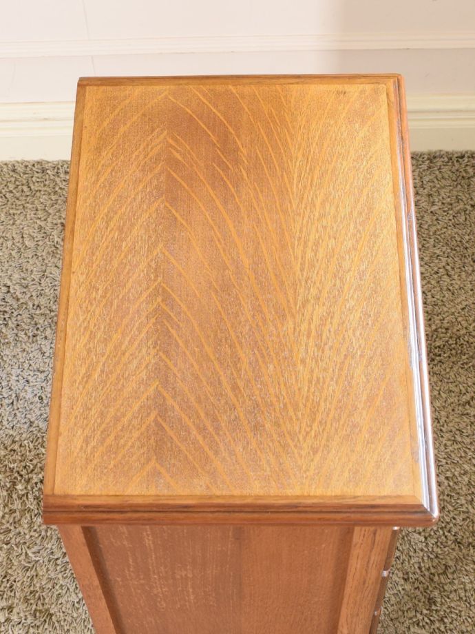 サイドチェストの天板