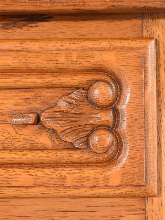 アンティーク家具の装飾