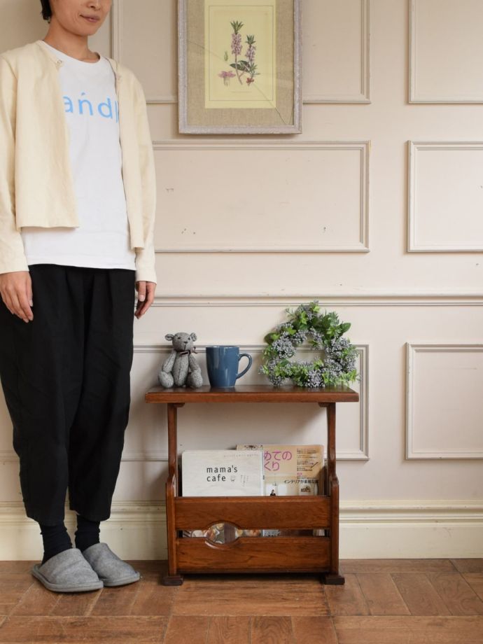 アンティークのおしゃれなマガジンラック