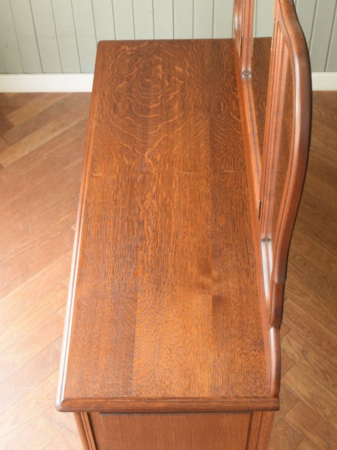 アンティークドレッサーの天板