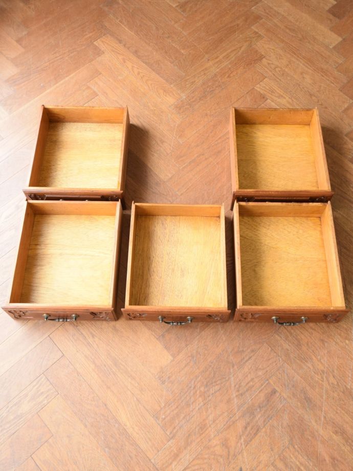 ドレッサーの引き出しの中