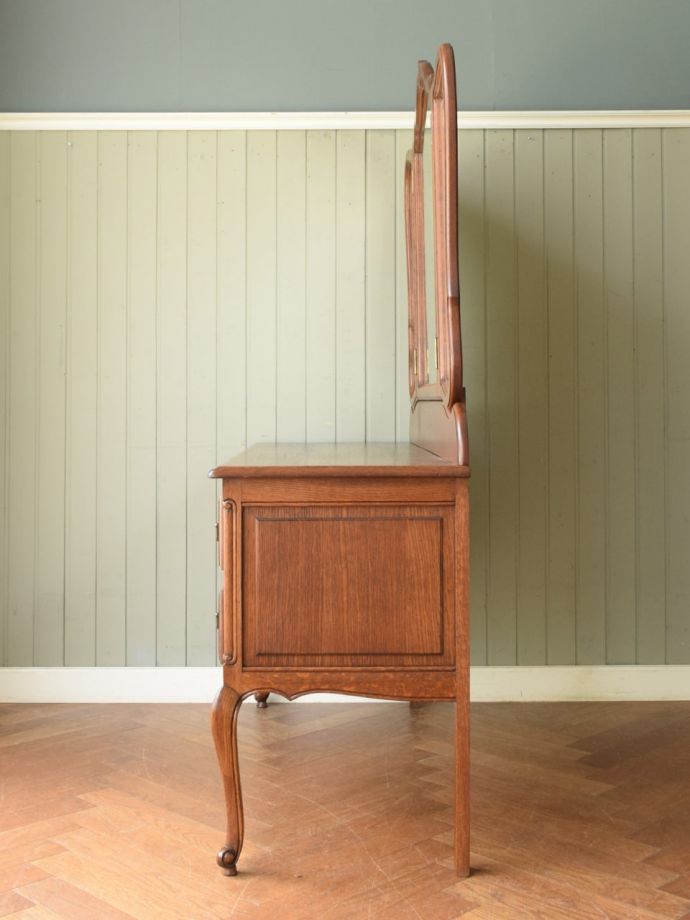 ドレッサーの側面