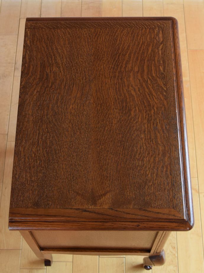 サイドチェストの天板