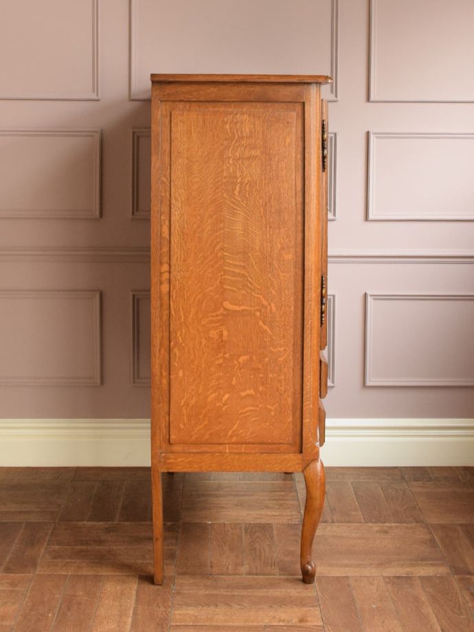 サイドボードの側面