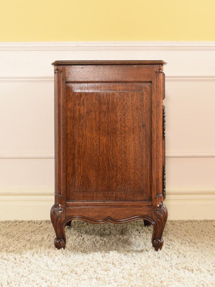 サイドキャビネットの側面