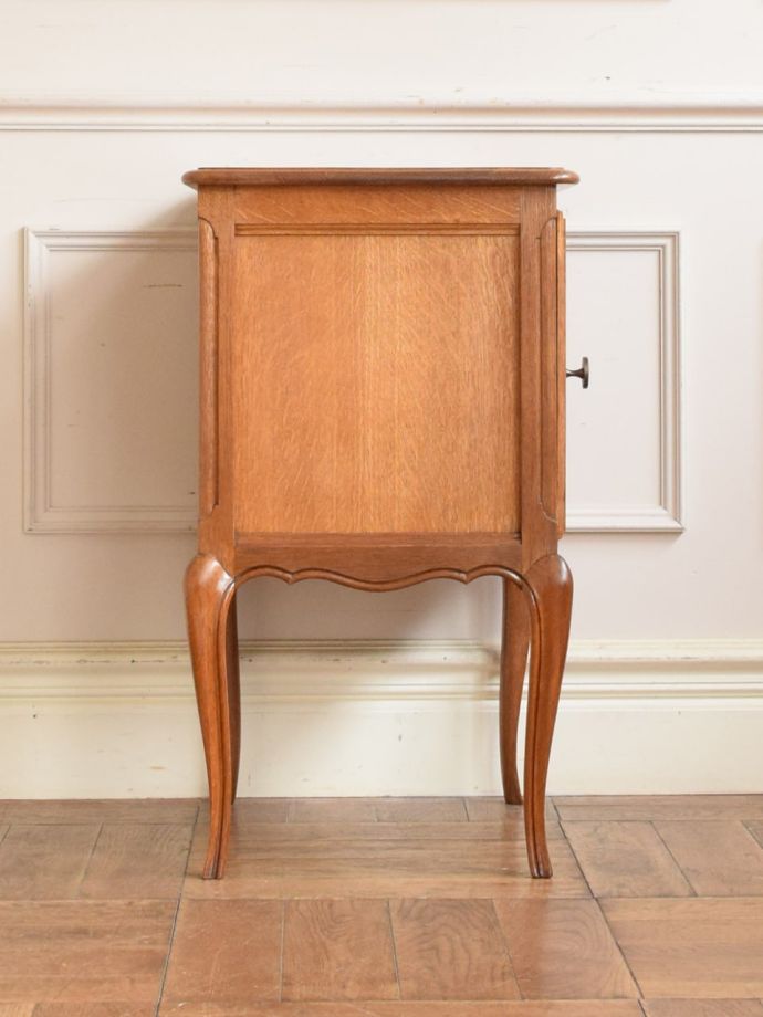 サイドキャビネットの側面