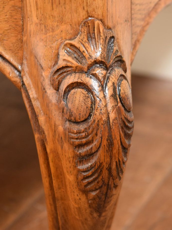 アンティーク家具の装飾