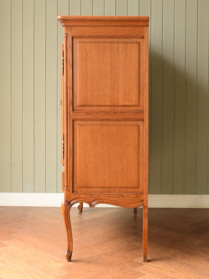 サイドボードの側面