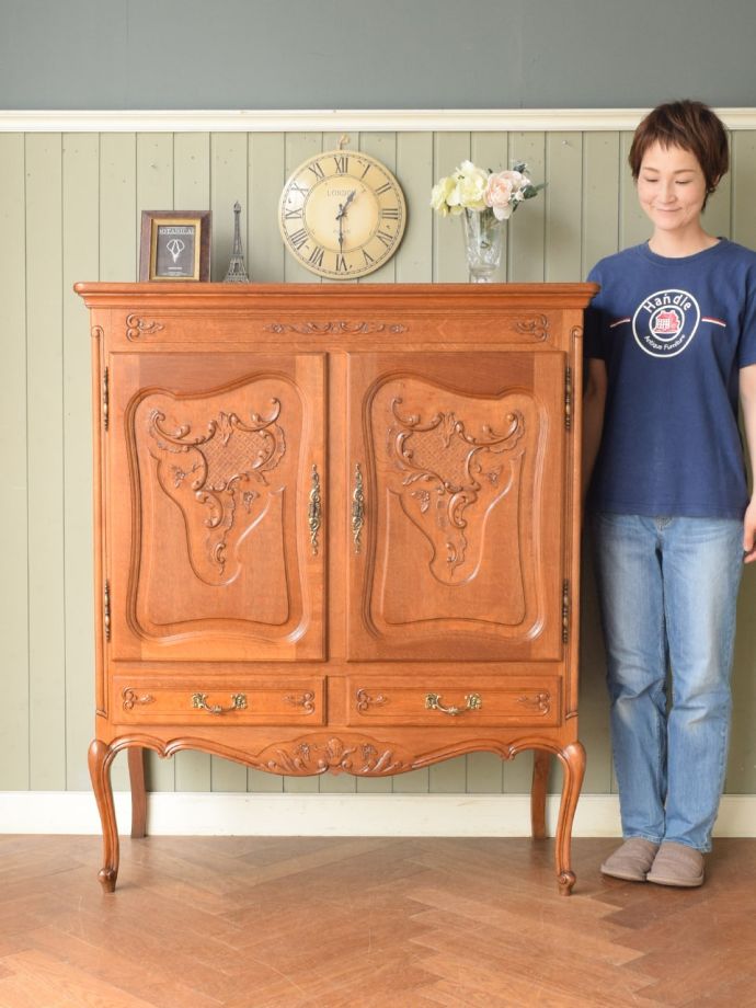 フランスの優雅なサイドボード