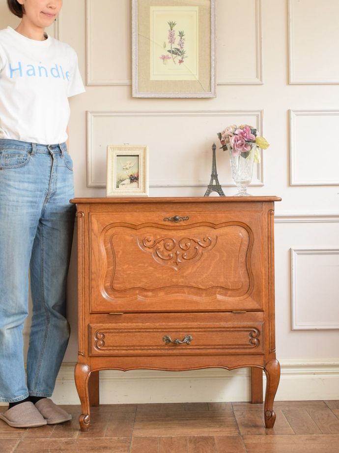 フランスの優雅なサイドボード