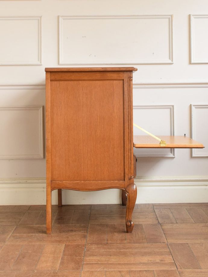 サイドボードの側面