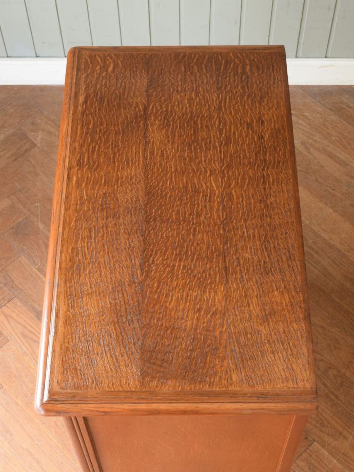 フランスのチェストの天板