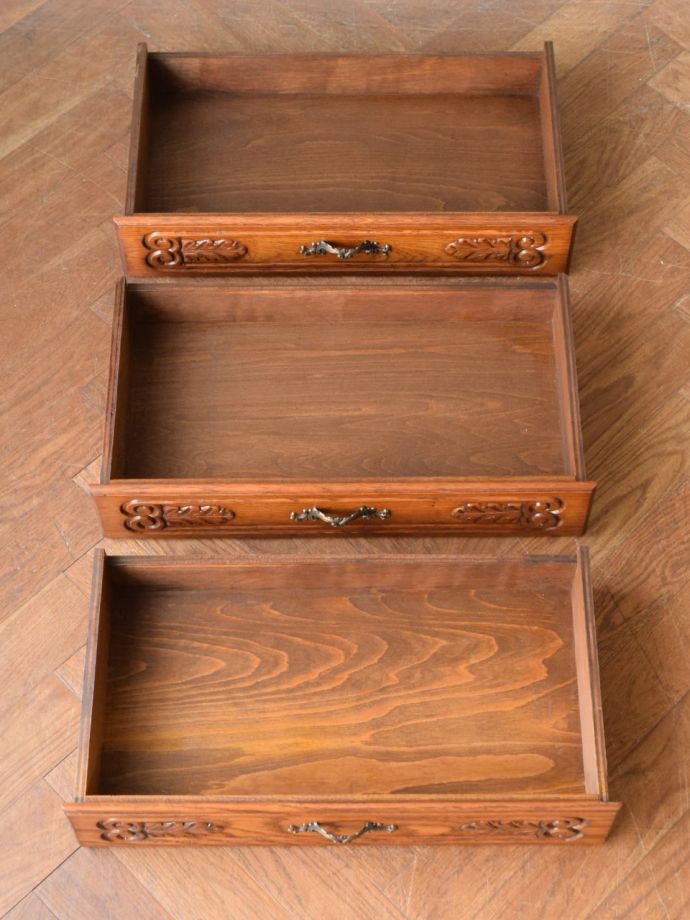 アンティークチェストの引き出し