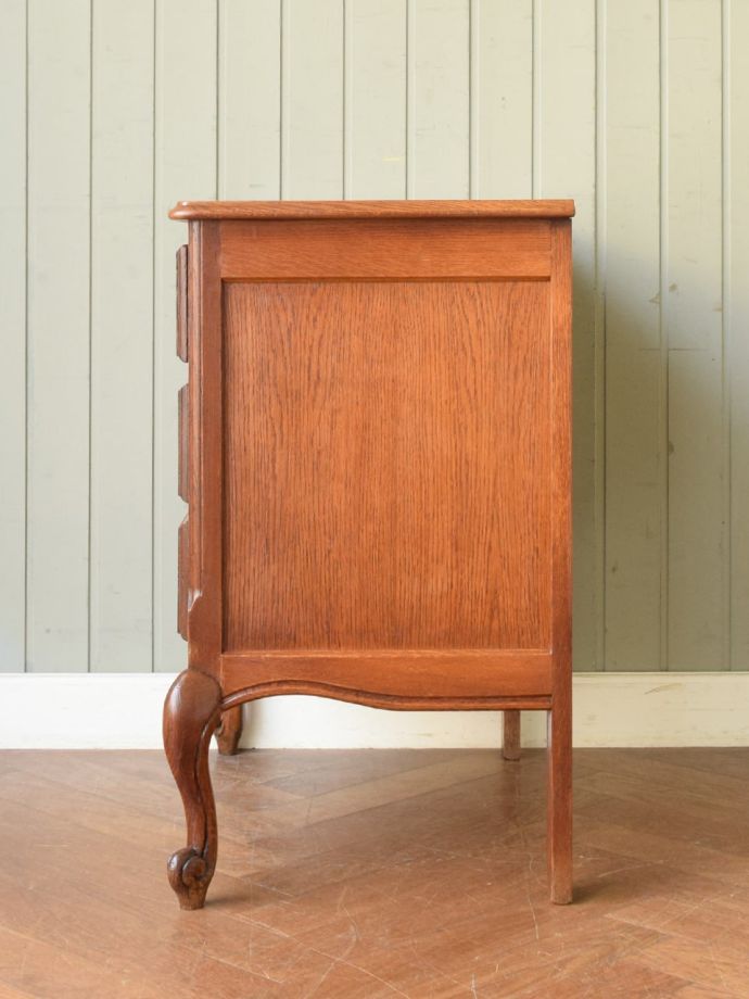 アンティークチェストの側面