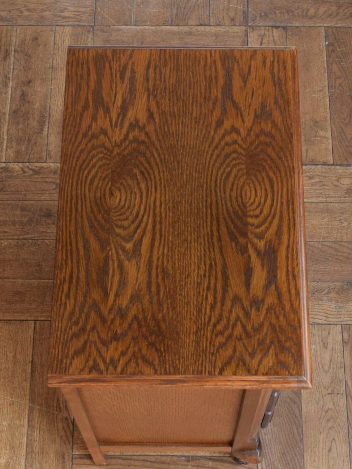 フランスのチェストの天板