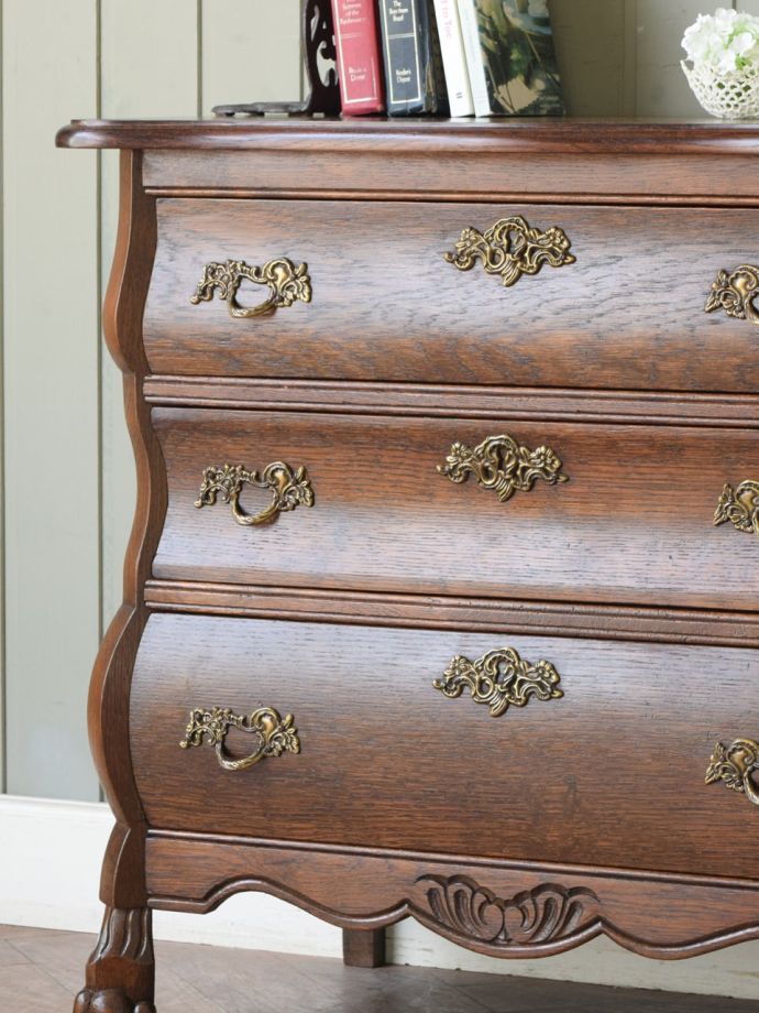 アンティークのコモードの魅力