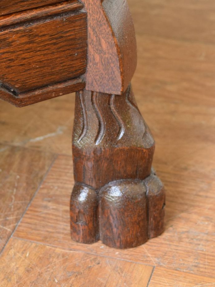 アンティークチェストの脚