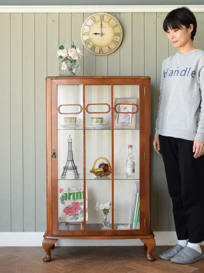 英国アンティークのガラスキャビネット