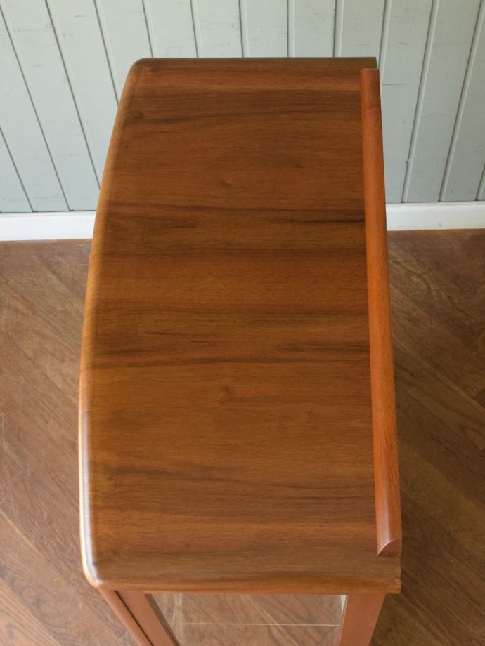 アンティークキャビネットの天板