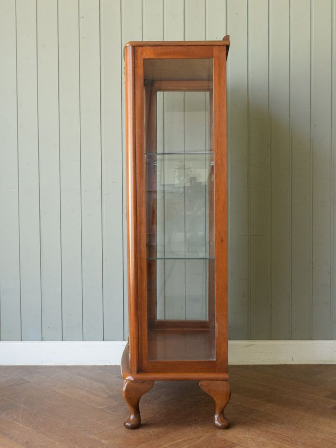 キャビネットの側面