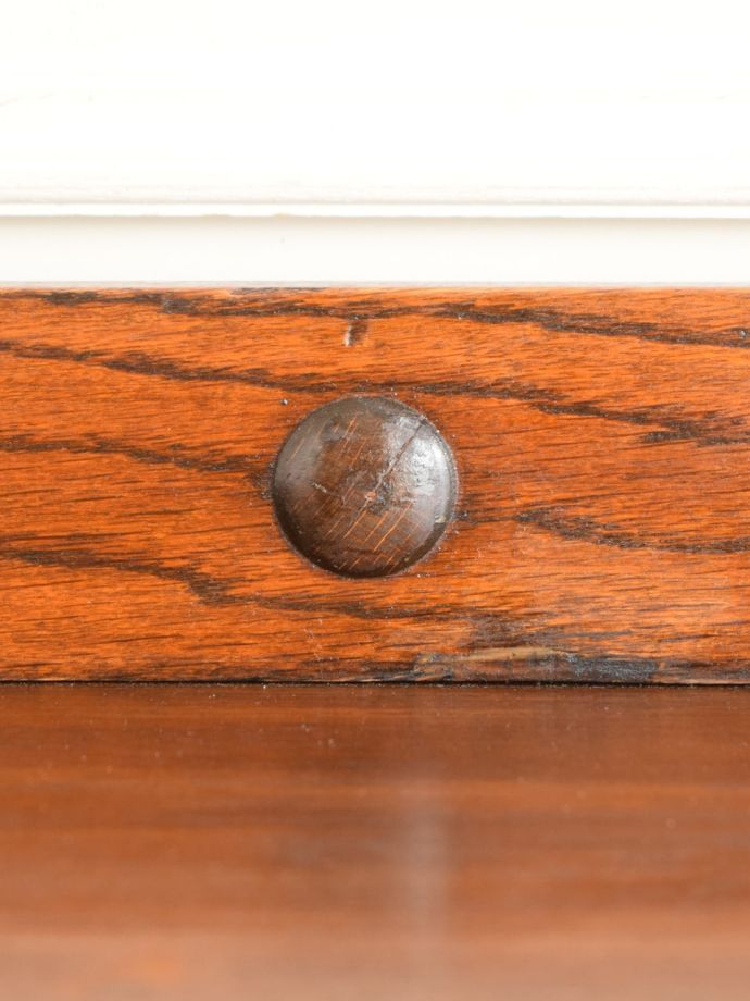 キャビネットの華やかな装飾