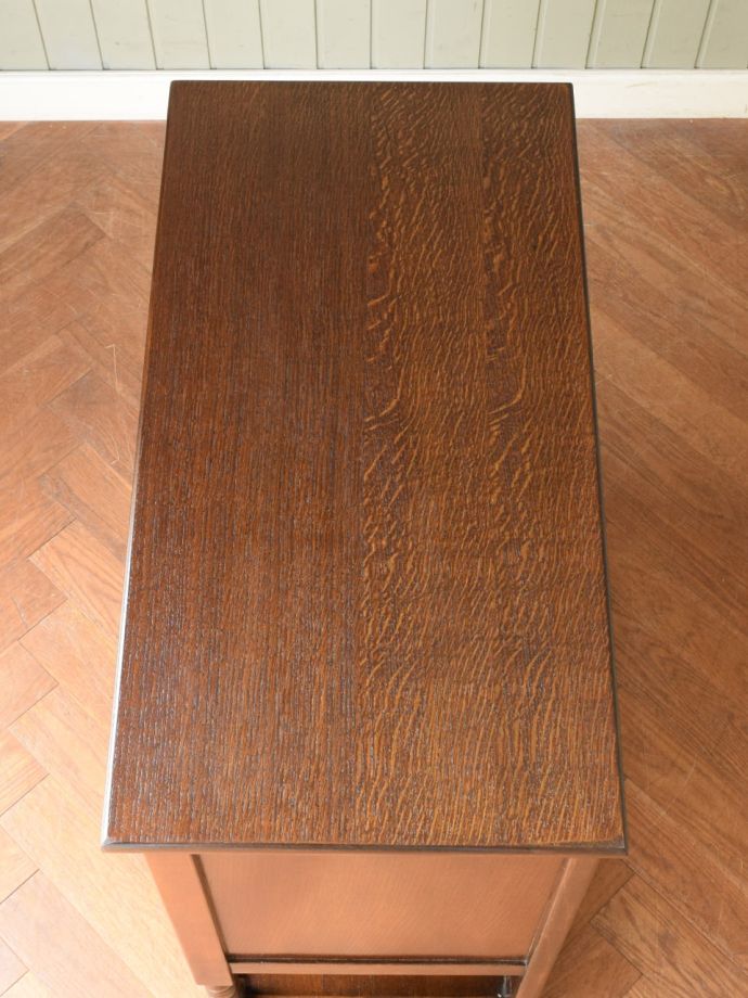 サイドボードの天板