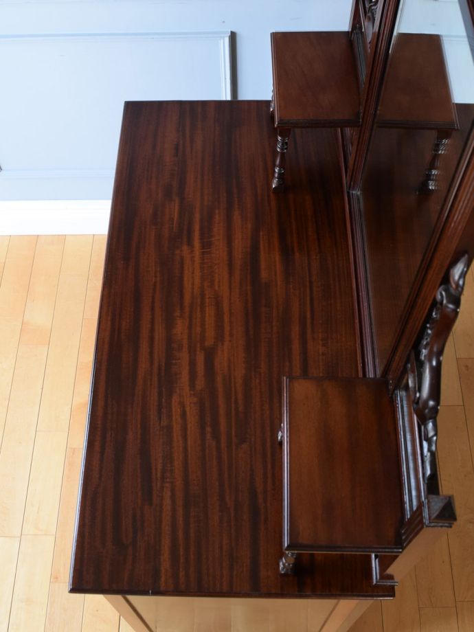 アンティークのドレッサーの天板