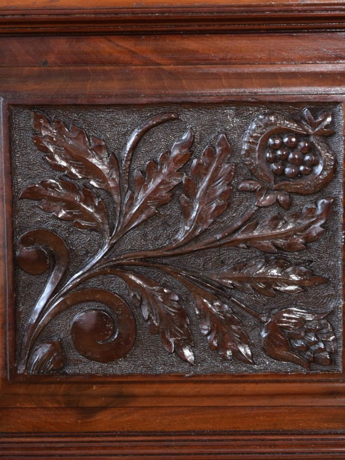 アンティークらしい彫