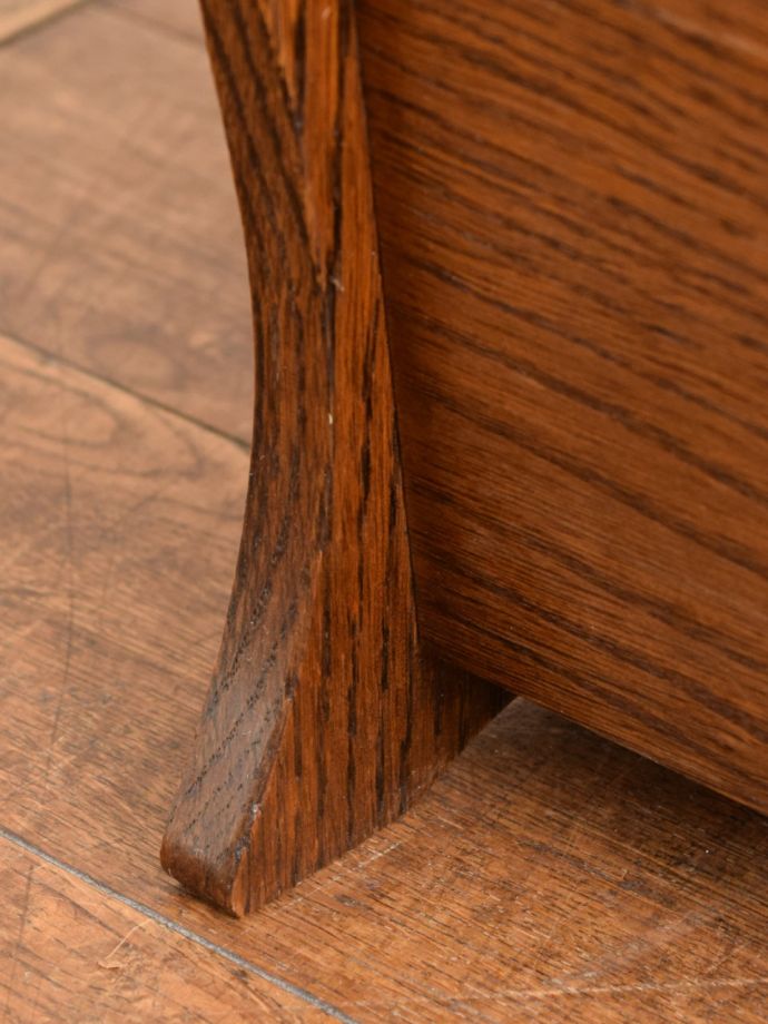 マガジンラックの脚