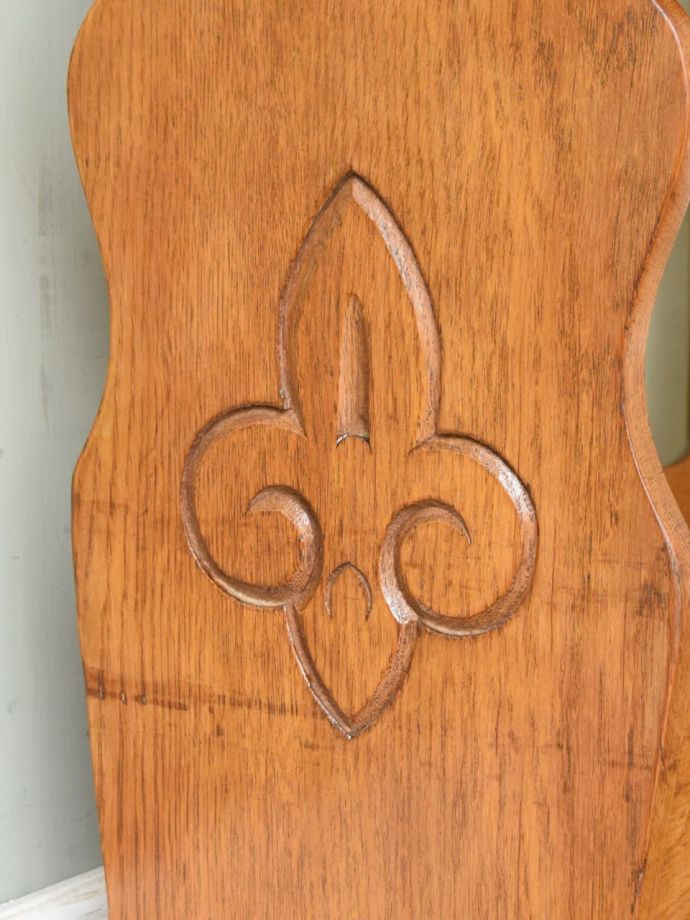 アンティーク家具らしい装飾