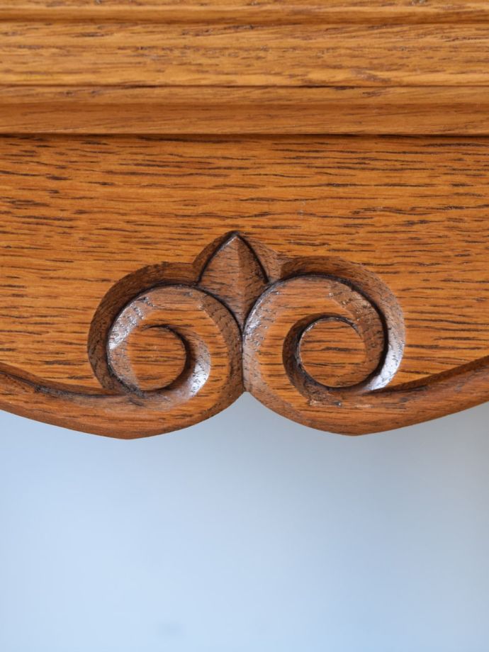 フランスらしい彫り