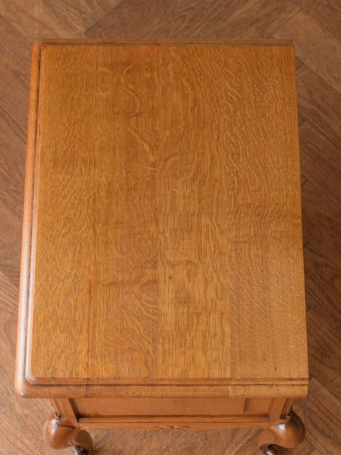 サイドチェストの天板