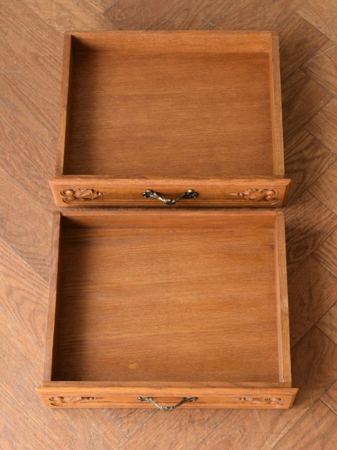 チェストの引き出しの中