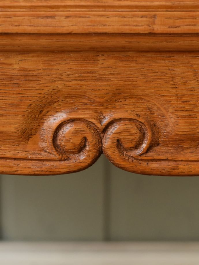 フランスらしい彫り